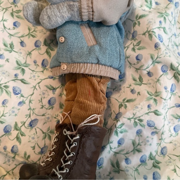 Boyd’s Home Town Bunch Caroler Brady - Picture 7 of 7